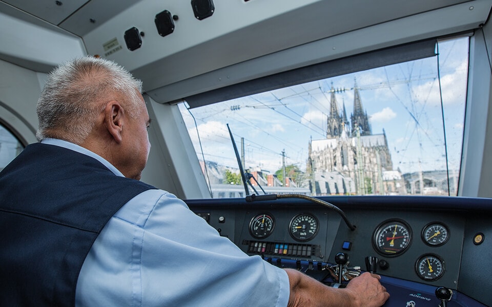 „Die Einfahrt in den Kölner Hauptbahnhof ist immer wieder ein Erlebnis, besonders bei gutem Wetter“, schwärmt Pleuger mit Sicht auf den Dom.