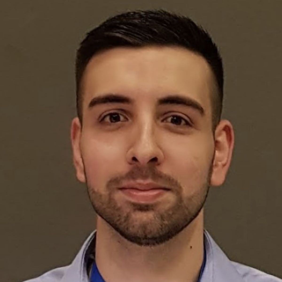 Ein Portraitfoto von Dennis Latkowski, Personaler bei der WestfalenBahn.