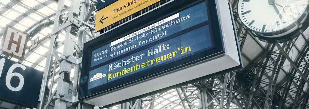 Durchsage: 5 Klischees über Kundenbetreuer*innen