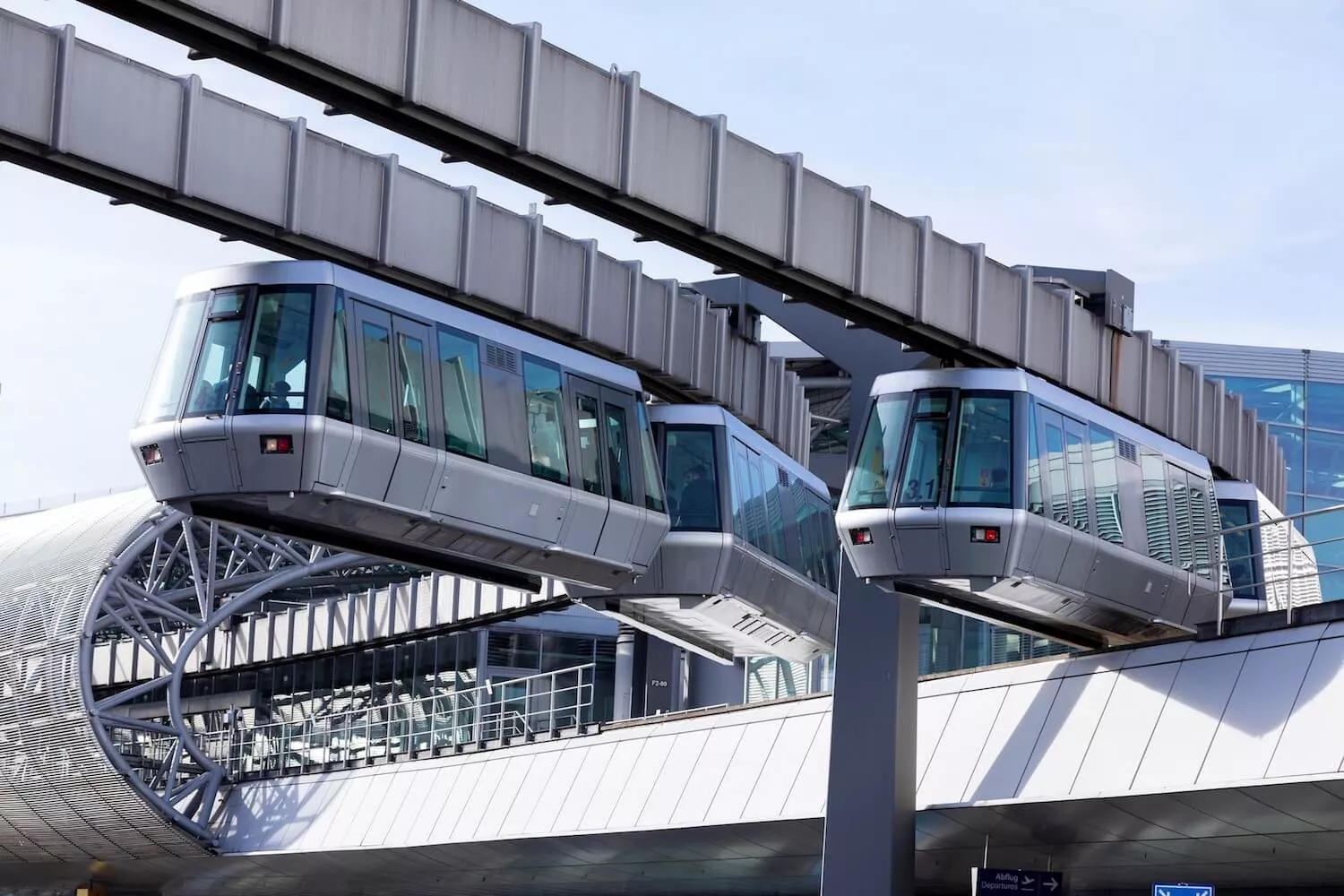 Ansicht des SkyTrain am Düsseldorfer Flughafen.