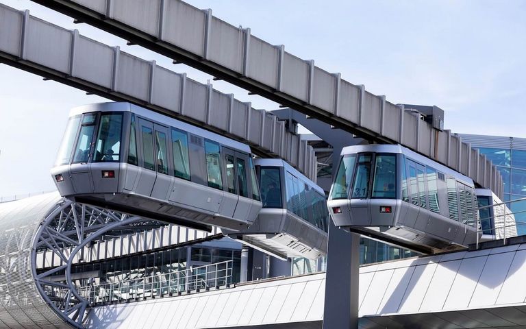 Ansicht des SkyTrain am Düsseldorfer Flughafen.